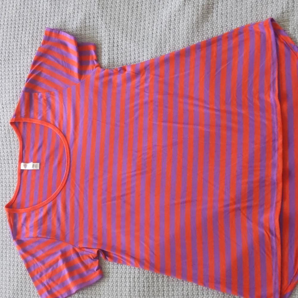 LuLaRoe Classic Tee Size L